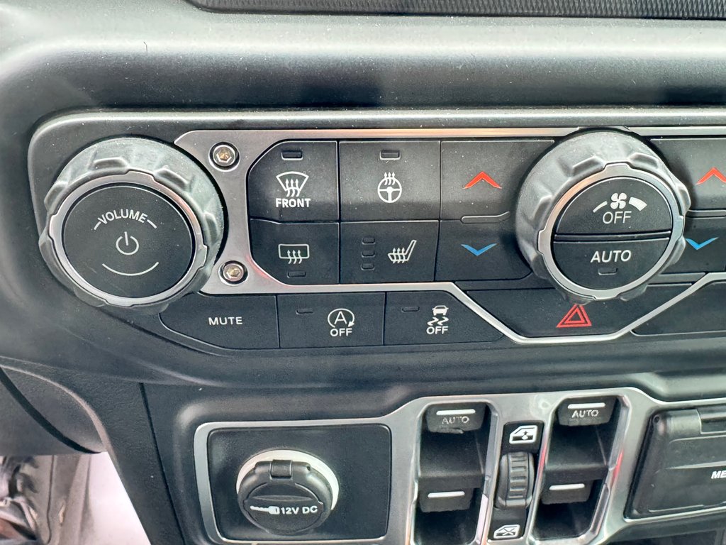 Jeep Wrangler Unlimited SAHARA / 2 TOIT / PRIX IMBATTABLE / 2019 à Thetford Mines, Québec - 42 - w1024h768px