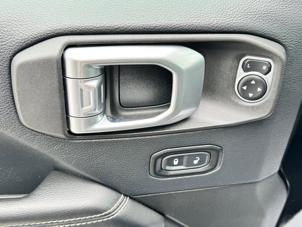 Jeep Wrangler Unlimited SAHARA / 2 TOIT / PRIX IMBATTABLE / 2019 à Thetford Mines, Québec - 27 - w1024h768px
