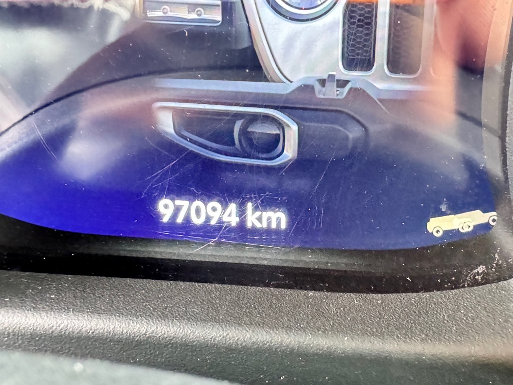 Jeep Wrangler Unlimited SAHARA / 2 TOIT / PRIX IMBATTABLE / 2019 à Thetford Mines, Québec - 38 - w1024h768px
