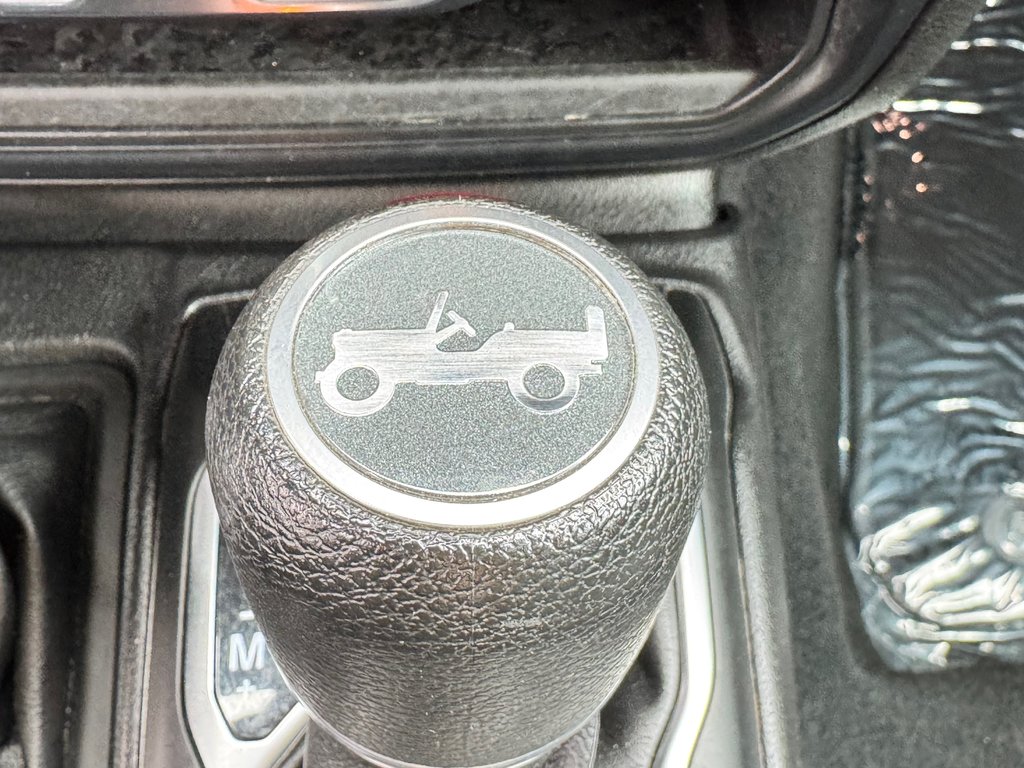 Jeep Wrangler Unlimited SAHARA / 2 TOIT / PRIX IMBATTABLE / 2019 à Thetford Mines, Québec - 47 - w1024h768px