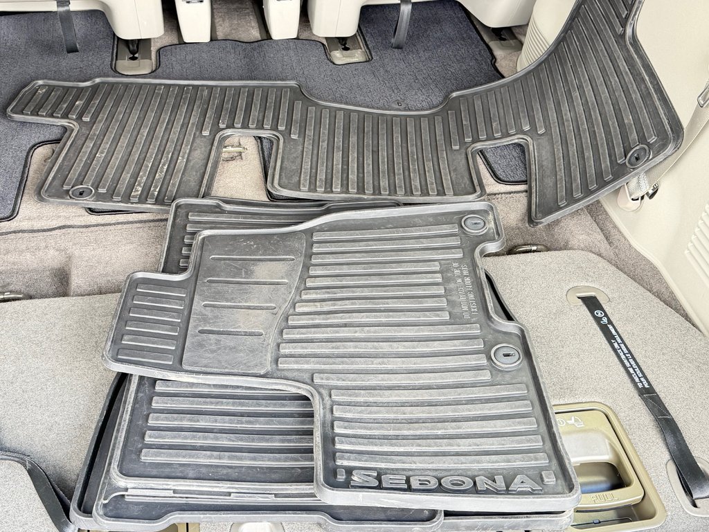 2020 Kia Sedona LX+ / TRÈS BAS KILOS / V6 / 8 PASSAGERS WOW ! / in Thetford Mines, Quebec - 59 - w1024h768px