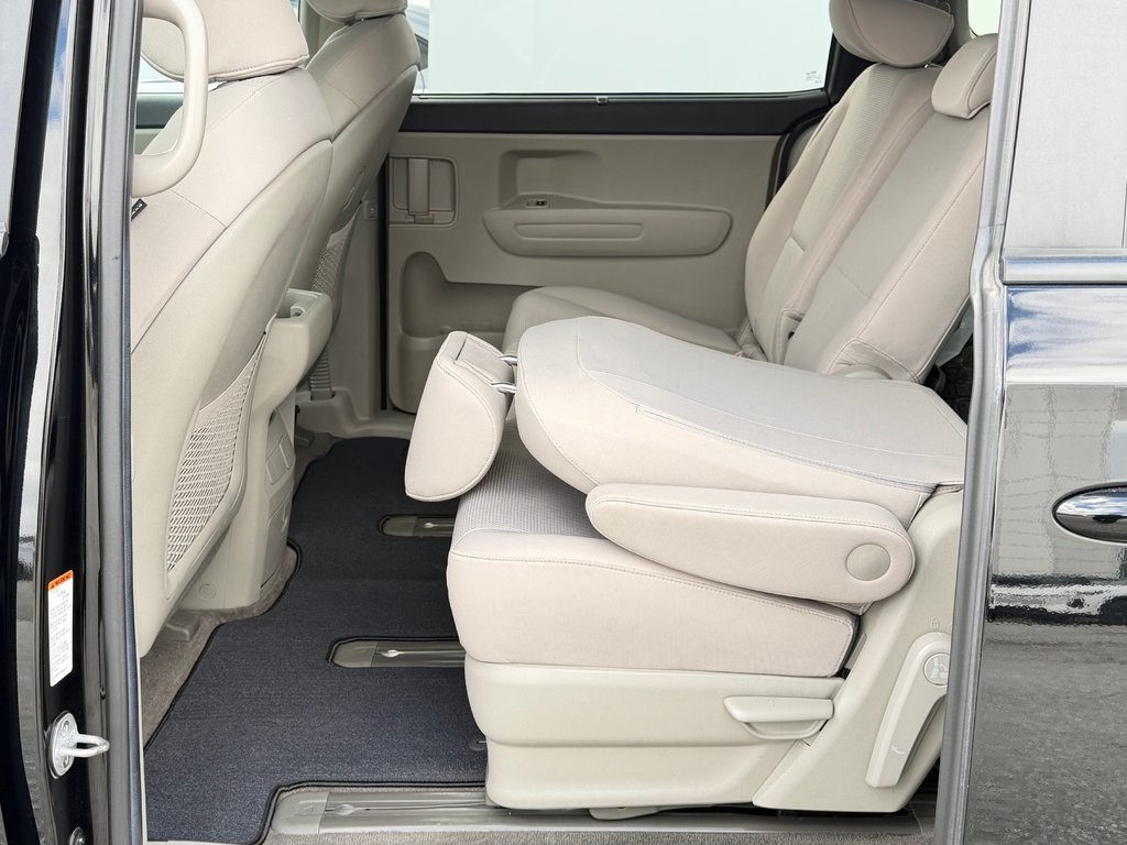 2020 Kia Sedona LX+ / TRÈS BAS KILOS / V6 / 8 PASSAGERS WOW ! / in Thetford Mines, Quebec - 55 - w1024h768px