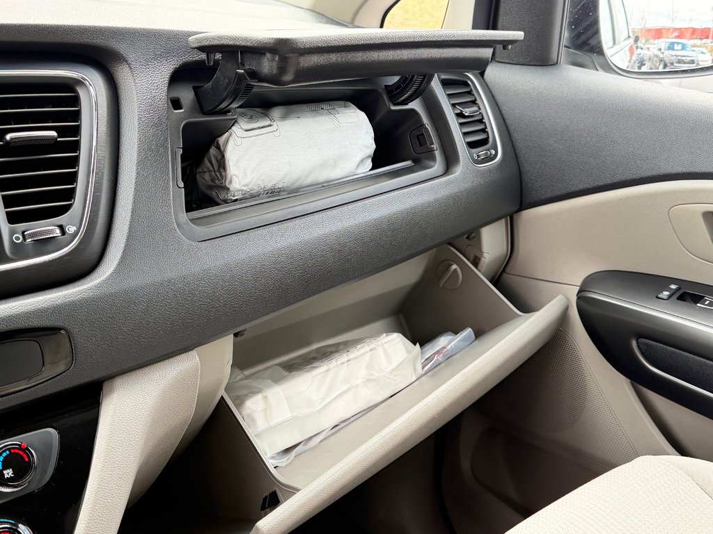 2020 Kia Sedona LX+ / TRÈS BAS KILOS / V6 / 8 PASSAGERS WOW ! / in Thetford Mines, Quebec - 49 - w1024h768px