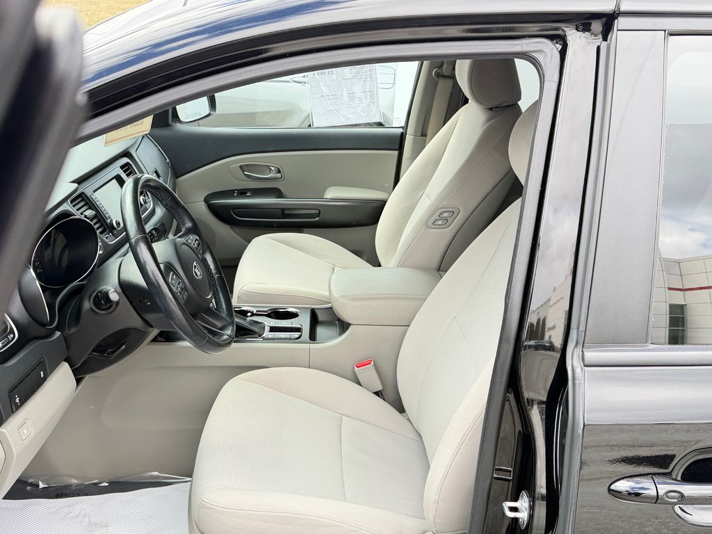 2020 Kia Sedona LX+ / TRÈS BAS KILOS / V6 / 8 PASSAGERS WOW ! / in Thetford Mines, Quebec - 27 - w1024h768px