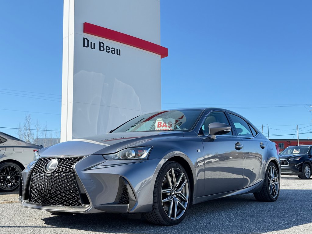 2017 Lexus IS 300 in Thetford Mines, Quebec - 1 - w1024h768px