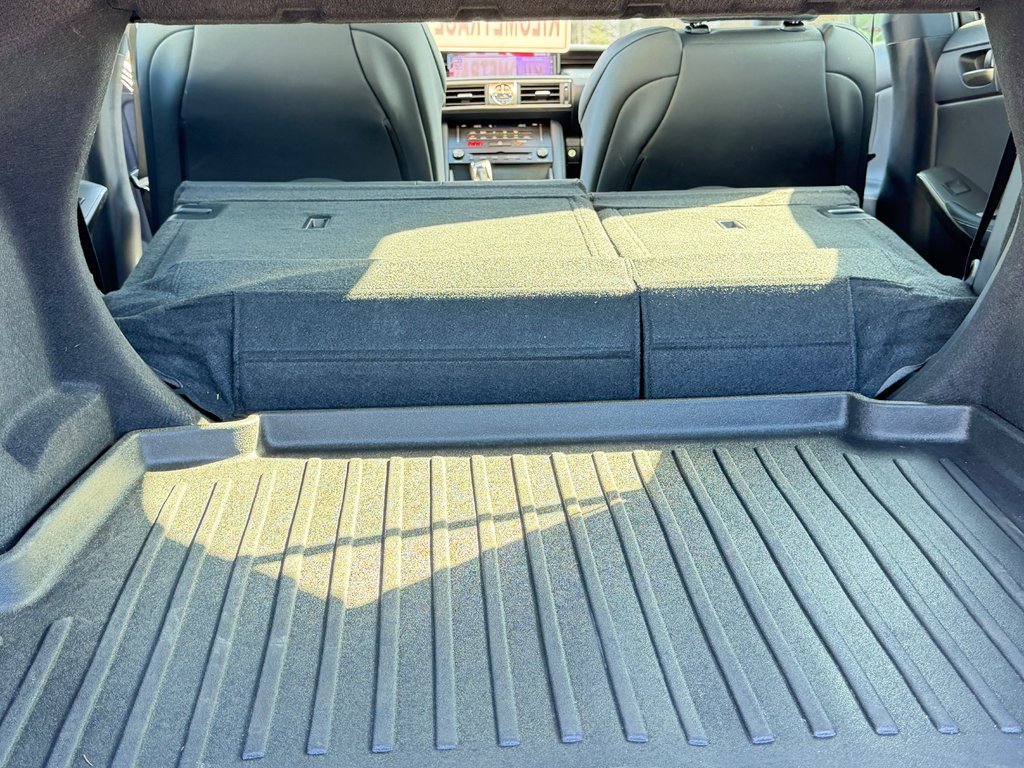 2017 Lexus IS 300 in Thetford Mines, Quebec - 66 - w1024h768px