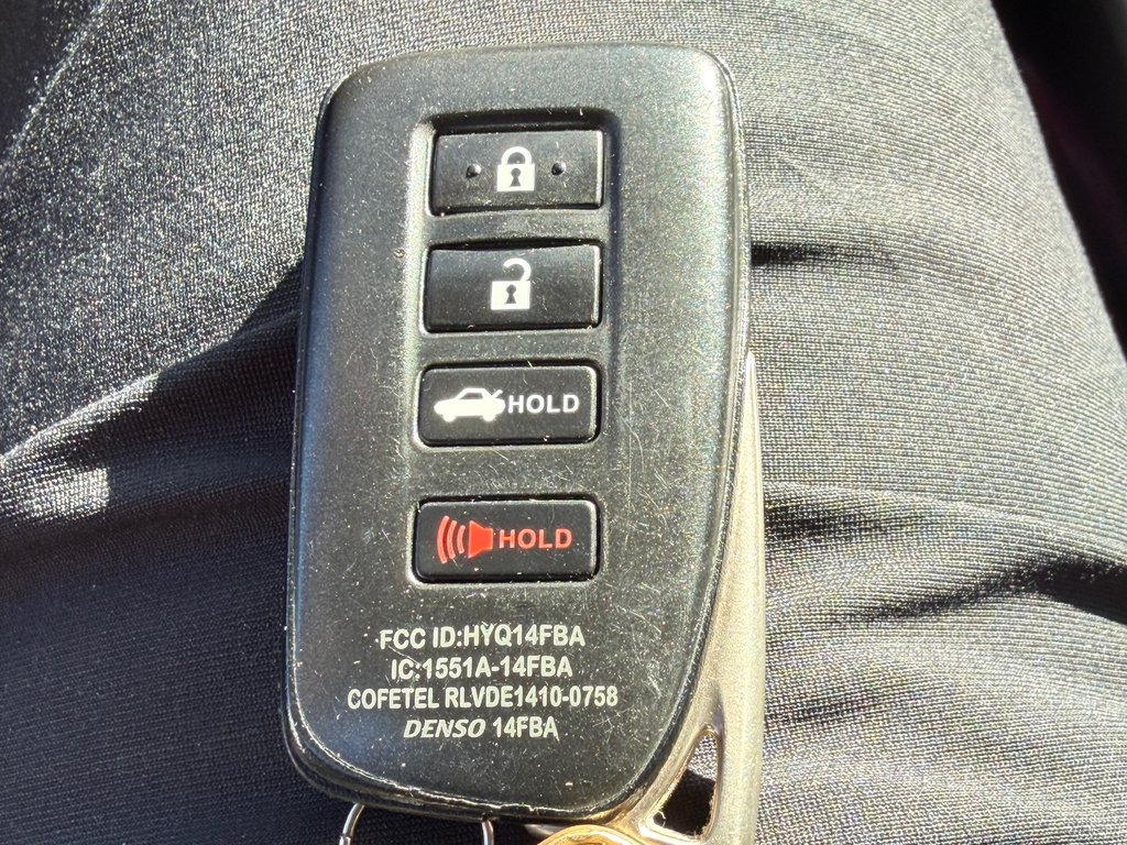 2017 Lexus IS 300 in Thetford Mines, Quebec - 58 - w1024h768px