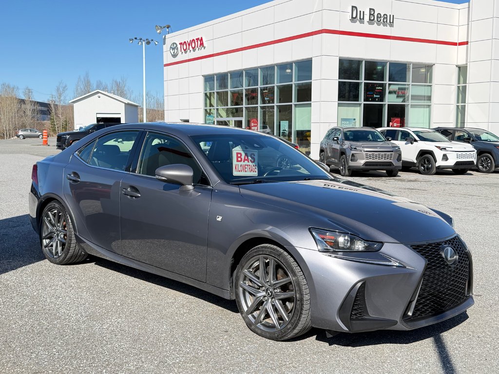 2017 Lexus IS 300 in Thetford Mines, Quebec - 3 - w1024h768px