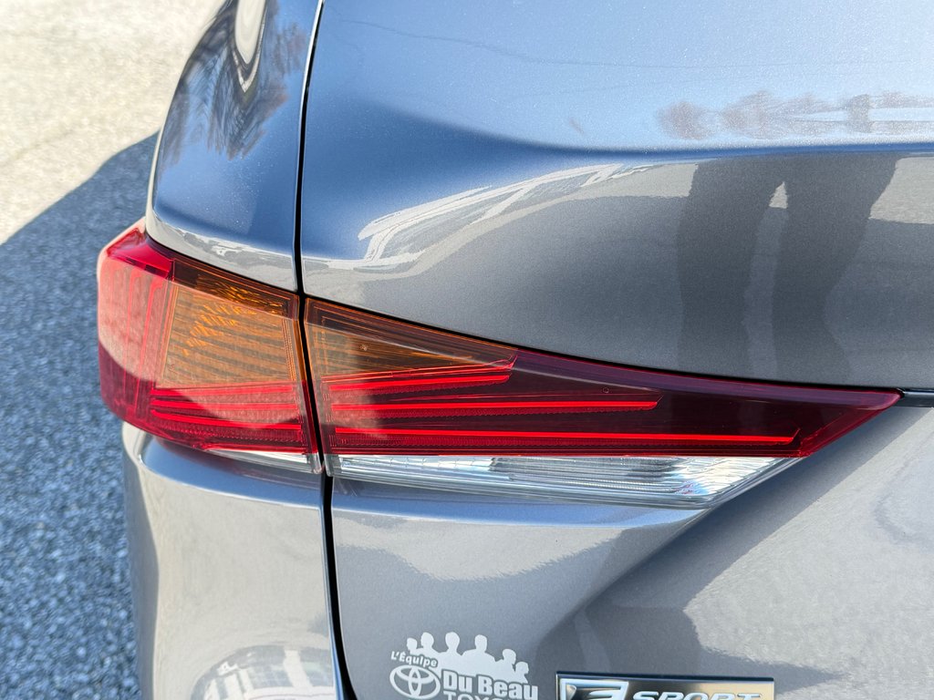 2017 Lexus IS 300 in Thetford Mines, Quebec - 21 - w1024h768px