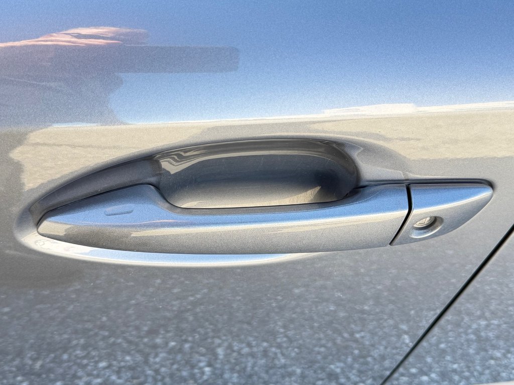 2017 Lexus IS 300 in Thetford Mines, Quebec - 19 - w1024h768px