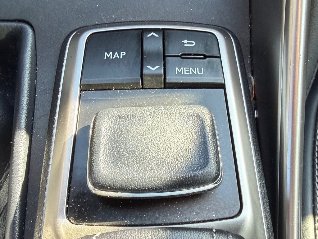 2017 Lexus IS 300 in Thetford Mines, Quebec - 51 - w1024h768px