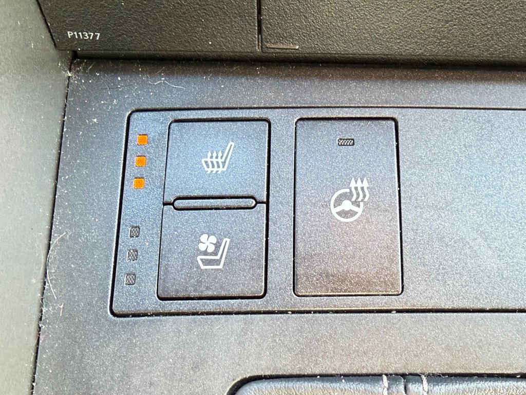 2017 Lexus IS 300 in Thetford Mines, Quebec - 48 - w1024h768px