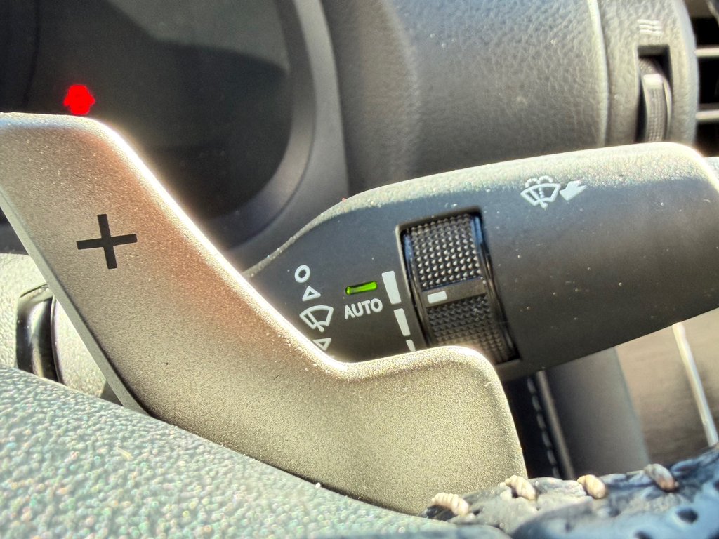 2017 Lexus IS 300 in Thetford Mines, Quebec - 38 - w1024h768px