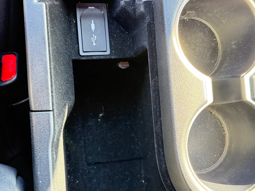 2017 Lexus IS 300 in Thetford Mines, Quebec - 54 - w1024h768px