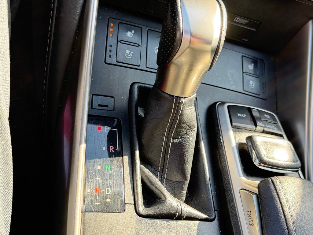 2017 Lexus IS 300 in Thetford Mines, Quebec - 50 - w1024h768px