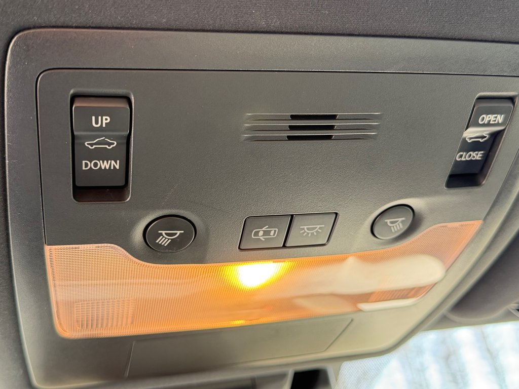 2017 Lexus IS 300 in Thetford Mines, Quebec - 57 - w1024h768px