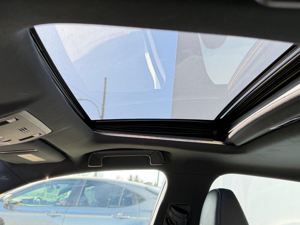 2017 Lexus IS 300 in Thetford Mines, Quebec - 59 - w1024h768px