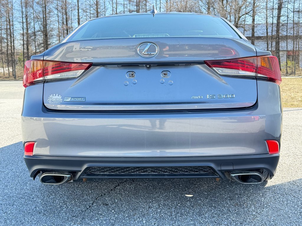 2017 Lexus IS 300 in Thetford Mines, Quebec - 24 - w1024h768px