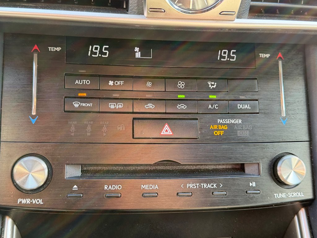 2017 Lexus IS 300 in Thetford Mines, Quebec - 46 - w1024h768px