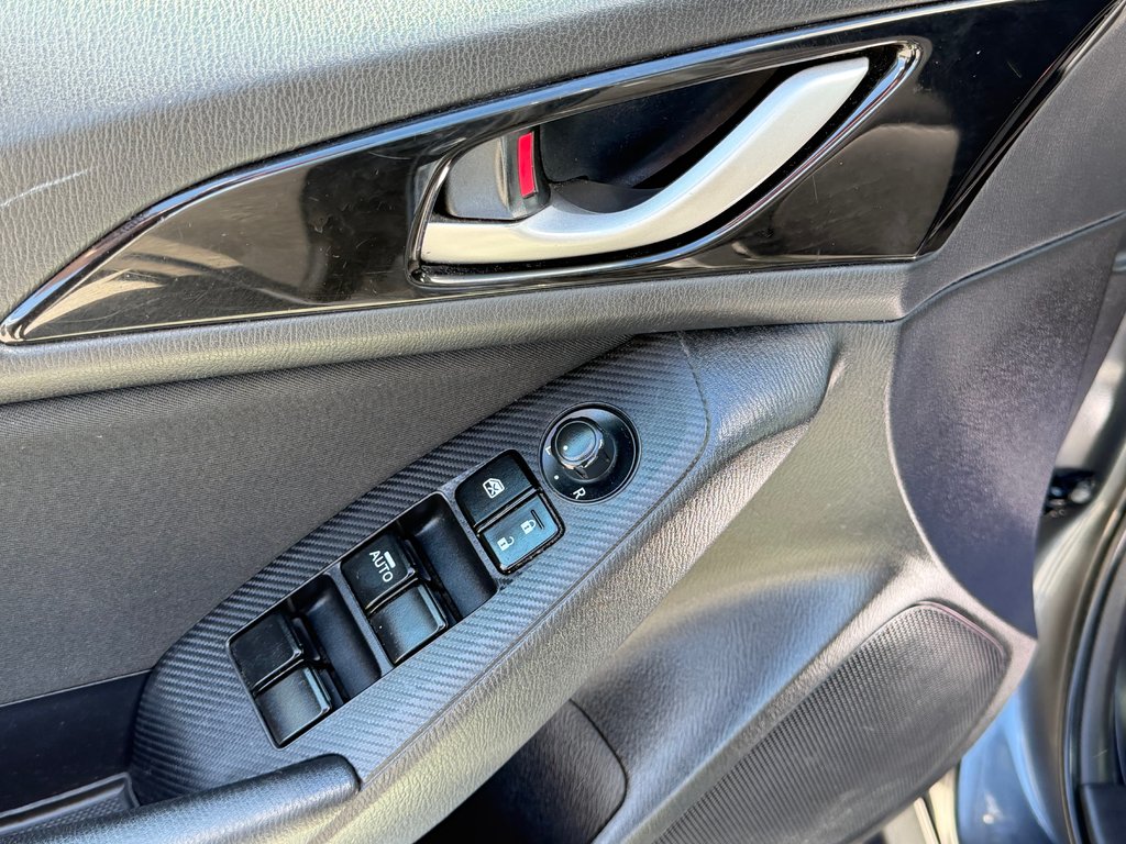 Mazda 3 GS / AUTOM / PARFAIT POUR ÉTUDIANTS / 2015 à Thetford Mines, Québec - 22 - w1024h768px