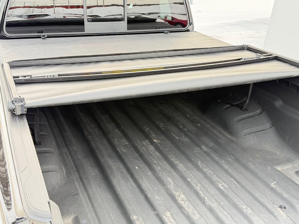 Nissan Frontier SV 4X4 / CREW CAB / TRÈS BAS KILOS / 2022 à Thetford Mines, Québec - 56 - w1024h768px
