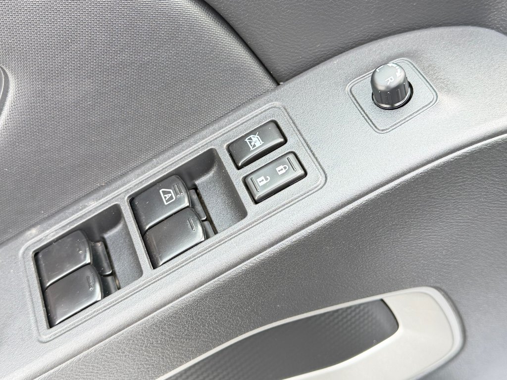 Nissan Frontier SV 4X4 / CREW CAB / TRÈS BAS KILOS / 2022 à Thetford Mines, Québec - 25 - w1024h768px