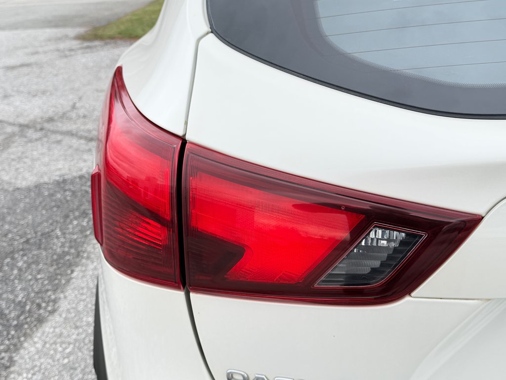 2017 Nissan Qashqai SV AWD / BAS KILOS / AUBAINE A SAISIR !!! / in Thetford Mines, Quebec - 22 - w1024h768px