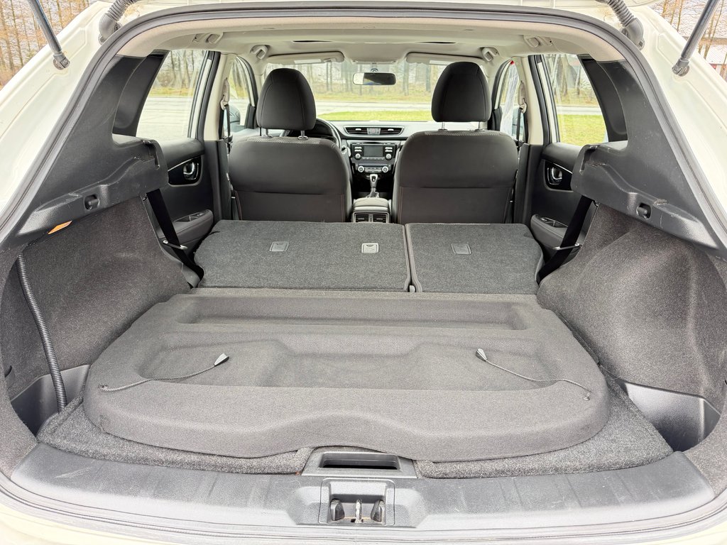 2017 Nissan Qashqai SV AWD / BAS KILOS / AUBAINE A SAISIR !!! / in Thetford Mines, Quebec - 55 - w1024h768px