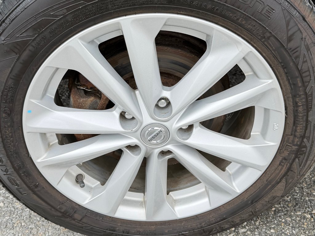2017 Nissan Qashqai SV AWD / BAS KILOS / AUBAINE A SAISIR !!! / in Thetford Mines, Quebec - 16 - w1024h768px