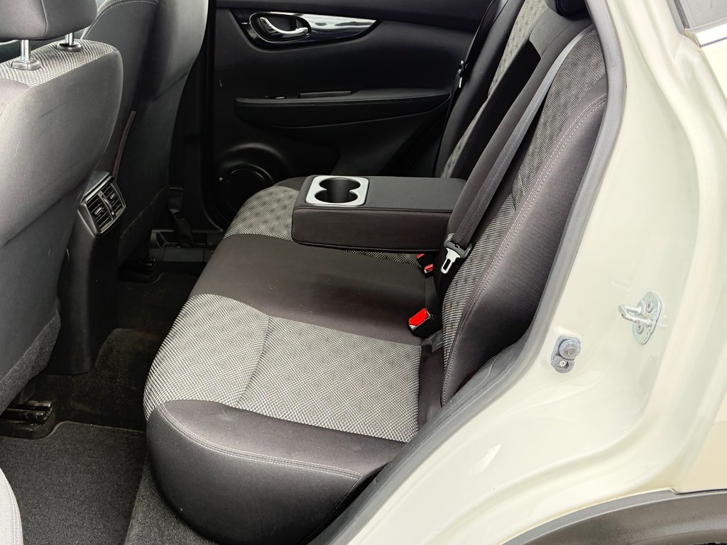 2017 Nissan Qashqai SV AWD / BAS KILOS / AUBAINE A SAISIR !!! / in Thetford Mines, Quebec - 51 - w1024h768px