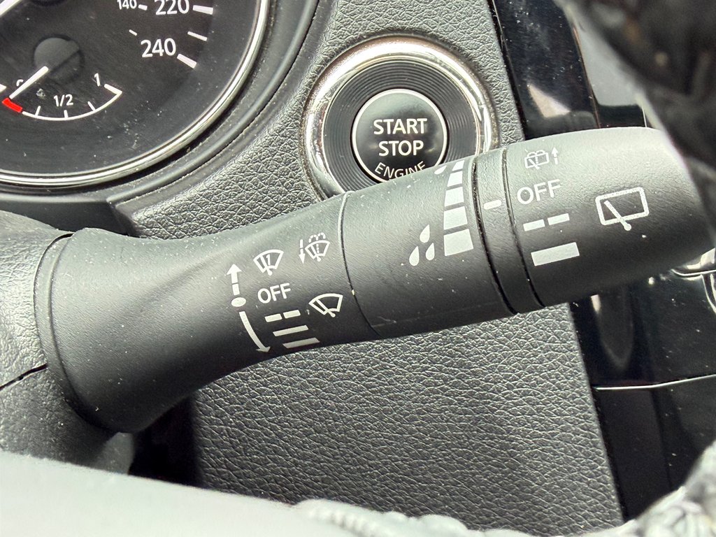 2017 Nissan Qashqai SV AWD / BAS KILOS / AUBAINE A SAISIR !!! / in Thetford Mines, Quebec - 36 - w1024h768px