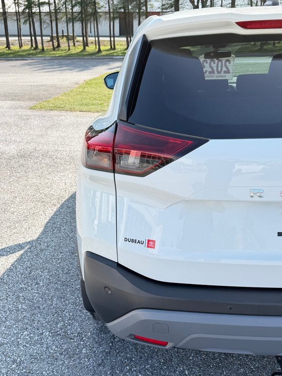 Nissan Rogue S FWD / TRÈS BAS KILOS / DEAL A SAISIR !!! / 2023 à Thetford Mines, Québec - 19 - w1024h768px