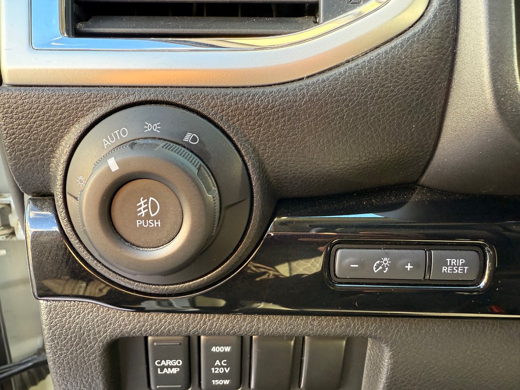 Nissan Titan SV 4X4 / V8 / SEULEMENT 60 976 km / IMPECCABLE / 1 SEUL PROPRIÉTAIRE 2020 à Thetford Mines, Québec - 28 - w1024h768px