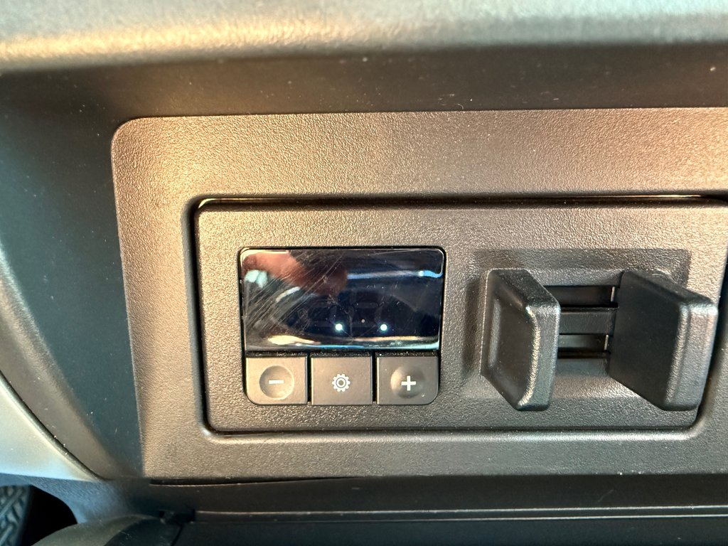 Nissan Titan SV 4X4 / V8 / SEULEMENT 60 976 km / IMPECCABLE / 1 SEUL PROPRIÉTAIRE 2020 à Thetford Mines, Québec - 41 - w1024h768px