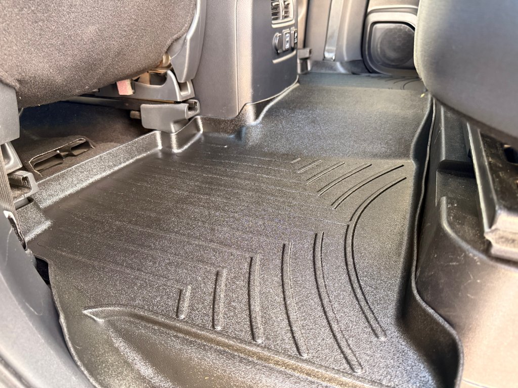 Nissan Titan SV 4X4 / V8 / SEULEMENT 60 976 km / IMPECCABLE / 1 SEUL PROPRIÉTAIRE 2020 à Thetford Mines, Québec - 50 - w1024h768px