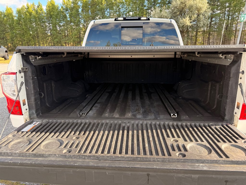 Nissan Titan SV 4X4 / V8 / SEULEMENT 60 976 km / IMPECCABLE / 1 SEUL PROPRIÉTAIRE 2020 à Thetford Mines, Québec - 53 - w1024h768px