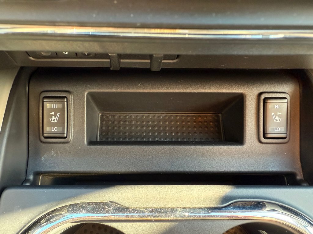 Nissan Titan SV 4X4 / V8 / SEULEMENT 60 976 km / IMPECCABLE / 1 SEUL PROPRIÉTAIRE 2020 à Thetford Mines, Québec - 43 - w1024h768px
