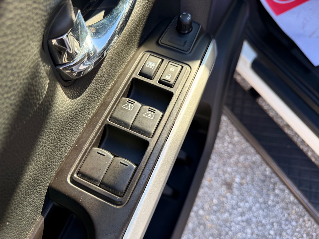 Nissan Titan SV 4X4 / V8 / SEULEMENT 60 976 km / IMPECCABLE / 1 SEUL PROPRIÉTAIRE 2020 à Thetford Mines, Québec - 24 - w1024h768px
