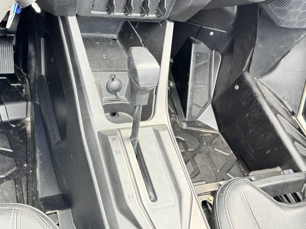 Polaris RZR PRO XP SPORT PORTES FERMÉS / PARE-BRISE COMPLET / GARANTIE PROLONGÉE 2027 * 88,07$/sem TOUT INCLUS !!!! 2022 à Thetford Mines, Québec - 27 - w1024h768px