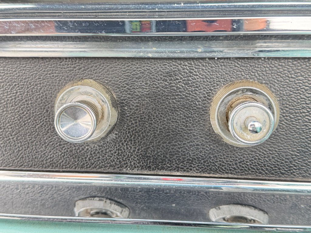Pontiac PARISIENNE CONVERTIBLE / TOIT ELEC. / MOTEUR V8 283 1965 à Thetford Mines, Québec - 43 - w1024h768px