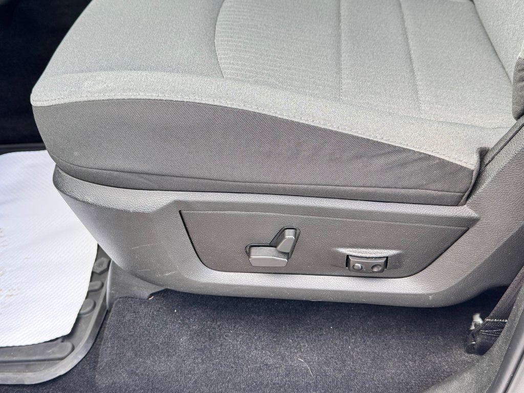 2021 Ram 1500 Classic TRADESMAN 4X4 5.7 / TRÈS BAS KILOS 45.500KM WOW / in Thetford Mines, Quebec - 35 - w1024h768px