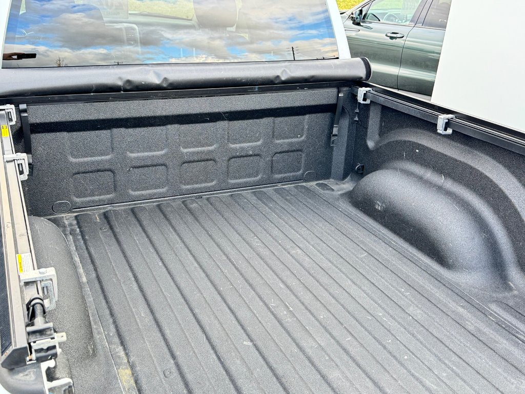 2021 Ram 1500 Classic TRADESMAN 4X4 5.7 / TRÈS BAS KILOS 45.500KM WOW / in Thetford Mines, Quebec - 68 - w1024h768px