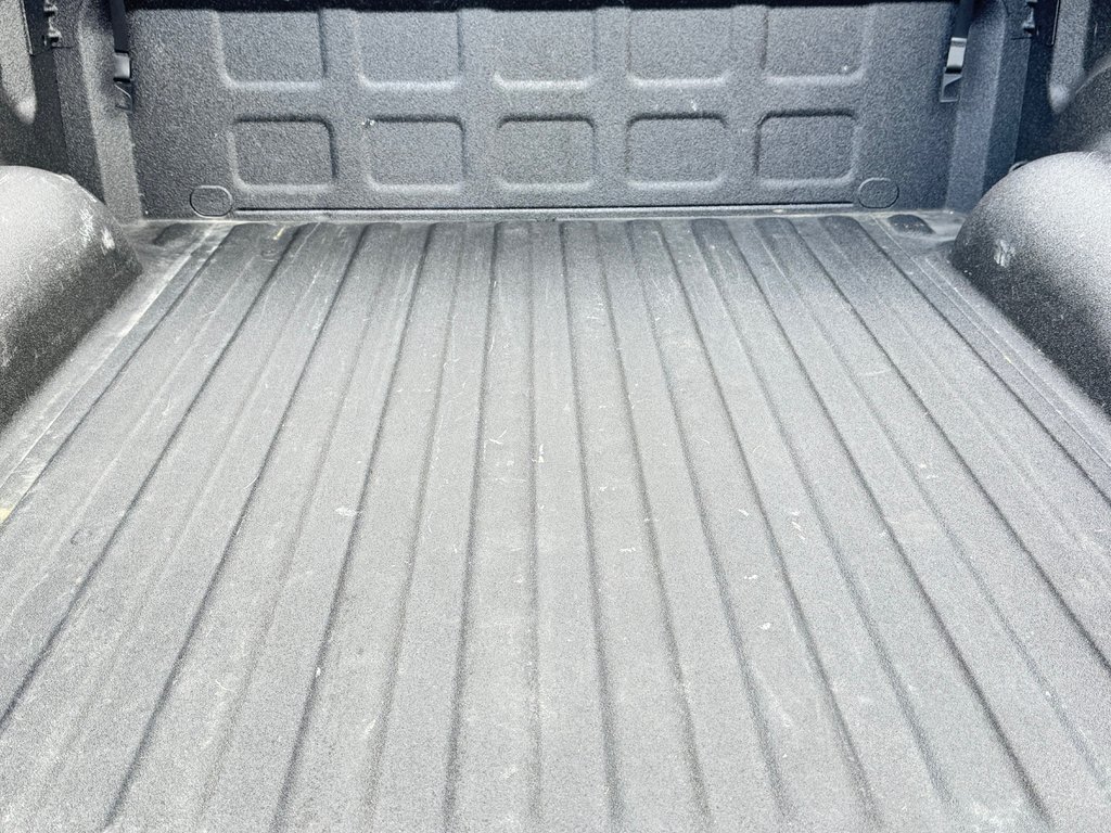 2021 Ram 1500 Classic TRADESMAN 4X4 5.7 / TRÈS BAS KILOS 45.500KM WOW / in Thetford Mines, Quebec - 69 - w1024h768px