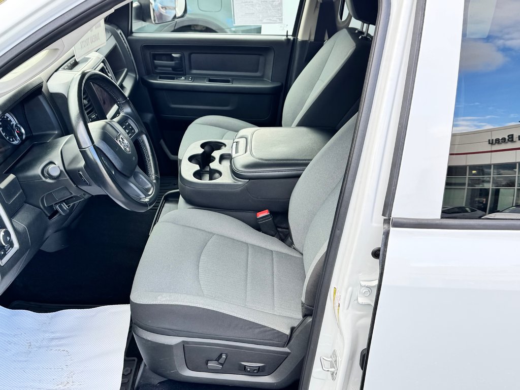 2021 Ram 1500 Classic TRADESMAN 4X4 5.7 / TRÈS BAS KILOS 45.500KM WOW / in Thetford Mines, Quebec - 32 - w1024h768px