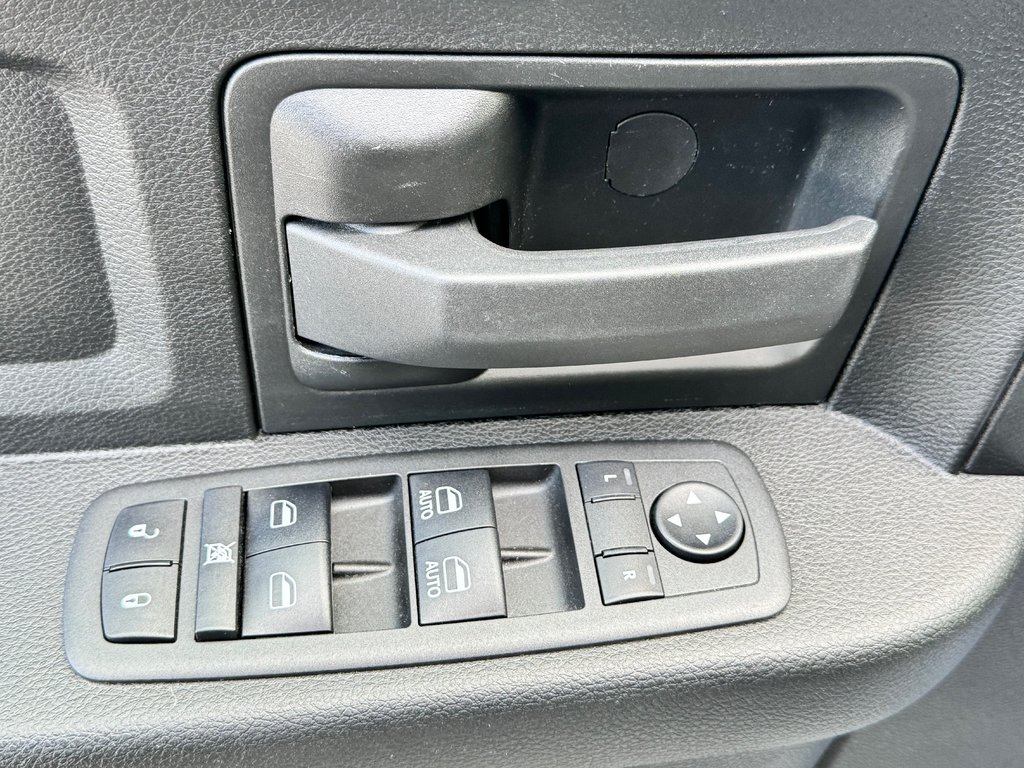 2021 Ram 1500 Classic TRADESMAN 4X4 5.7 / TRÈS BAS KILOS 45.500KM WOW / in Thetford Mines, Quebec - 31 - w1024h768px