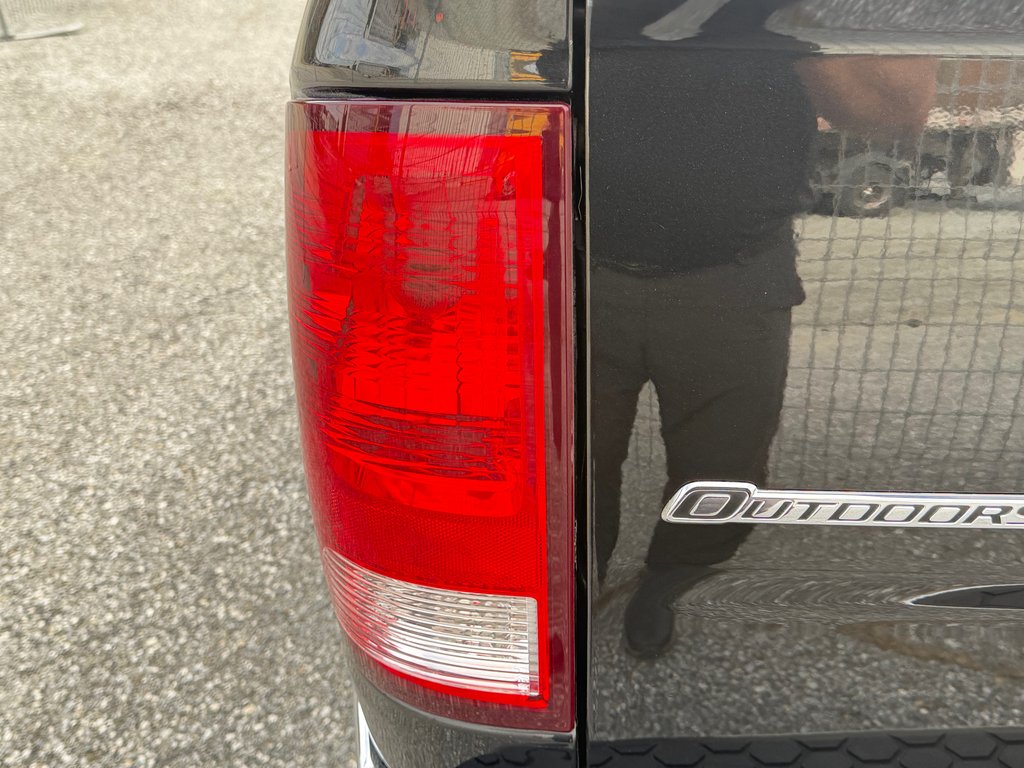 2015 Ram 1500 OUTDOORSMAN 4X4 / QUAD CAB / 5.7 / BAS KILOS / in Thetford Mines, Quebec - 25 - w1024h768px