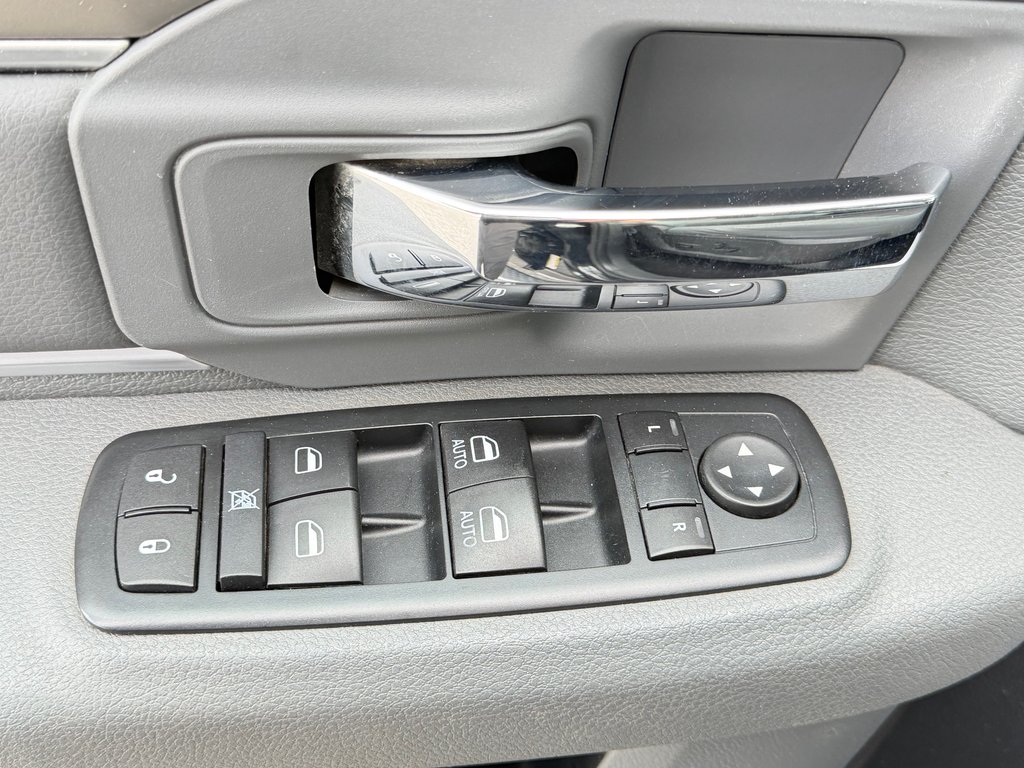 2015 Ram 1500 OUTDOORSMAN 4X4 / QUAD CAB / 5.7 / BAS KILOS / in Thetford Mines, Quebec - 34 - w1024h768px