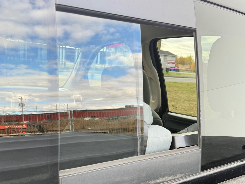 2015 Ram 1500 OUTDOORSMAN 4X4 / QUAD CAB / 5.7 / BAS KILOS / in Thetford Mines, Quebec - 65 - w1024h768px