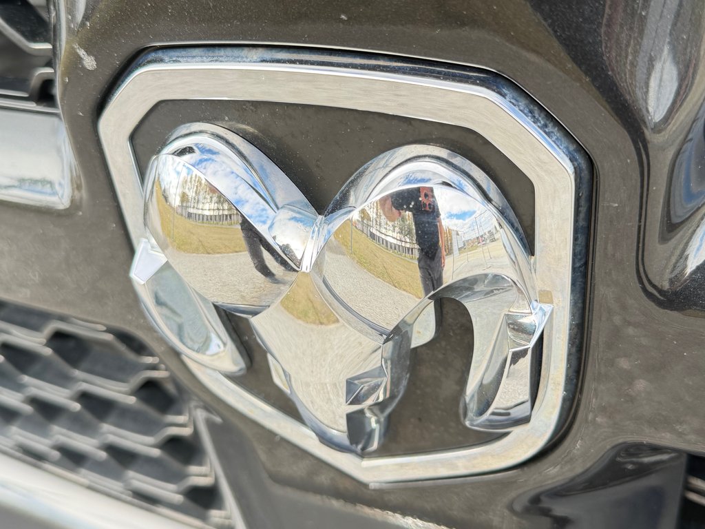 2015 Ram 1500 OUTDOORSMAN 4X4 / QUAD CAB / 5.7 / BAS KILOS / in Thetford Mines, Quebec - 12 - w1024h768px