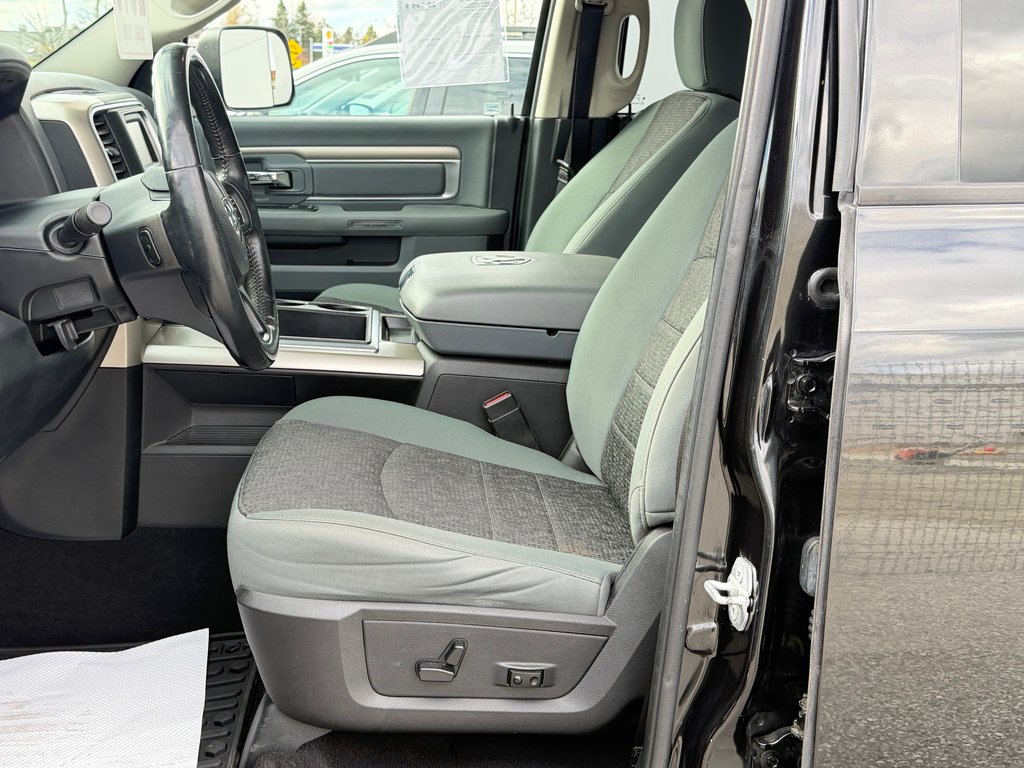 2015 Ram 1500 OUTDOORSMAN 4X4 / QUAD CAB / 5.7 / BAS KILOS / in Thetford Mines, Quebec - 35 - w1024h768px